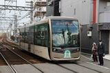 阪堺電気軌道初の超低床電車1001形「堺トラム」は2013〜2015年に3編成を順次導入した（筆者撮影）