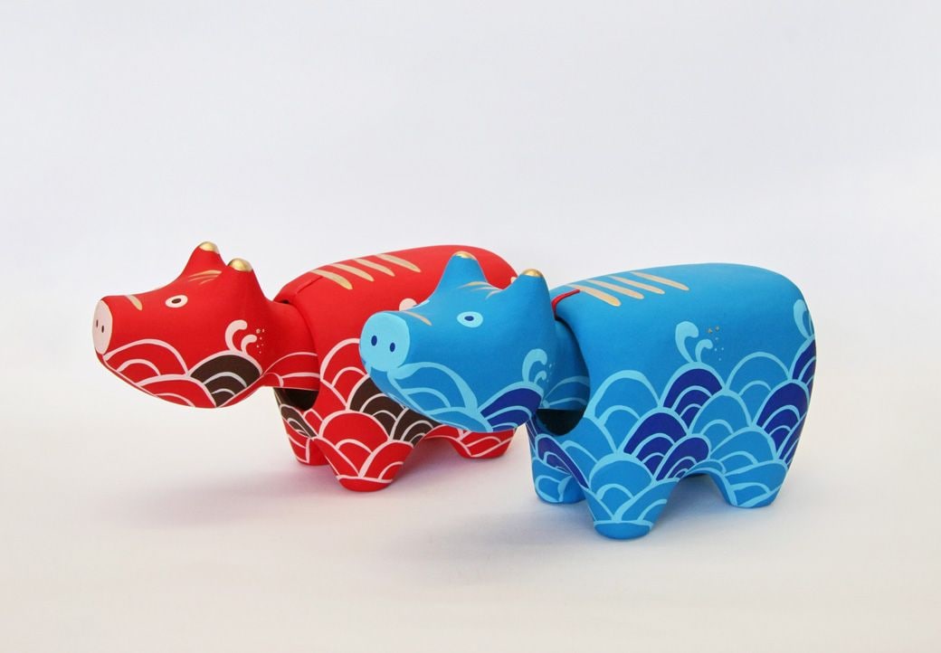 ヘドバンする衝撃の｢赤べこ｣一体なぜ誕生したか ｢ヘッドホンべこ｣で