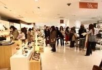 【産業天気図・百貨店】足元は未曾有の苦境、１０年春以降も環境好転見込めず、各社はリストラに走る