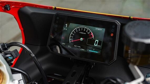 XSR900GPのメーターまわり