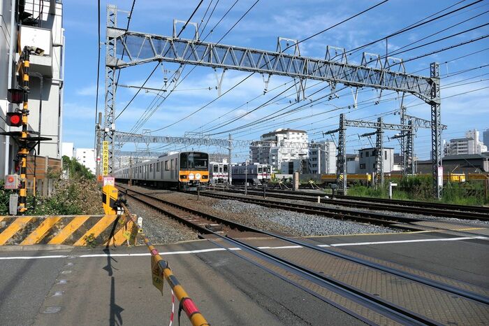 第9号踏切と下り電車