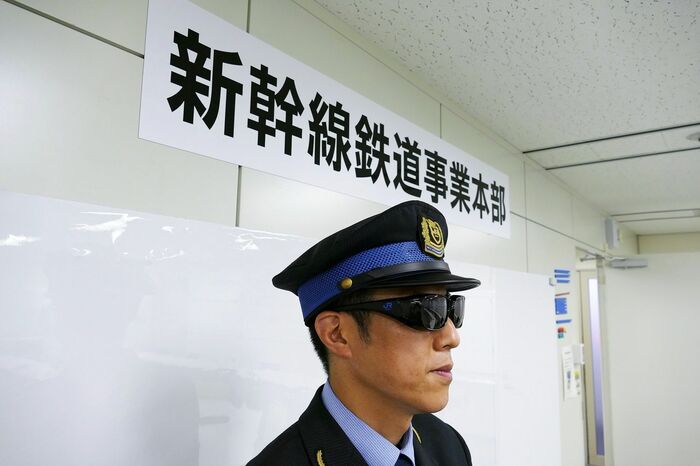 メガネを着用しない運転士もオーバグラス型を使う