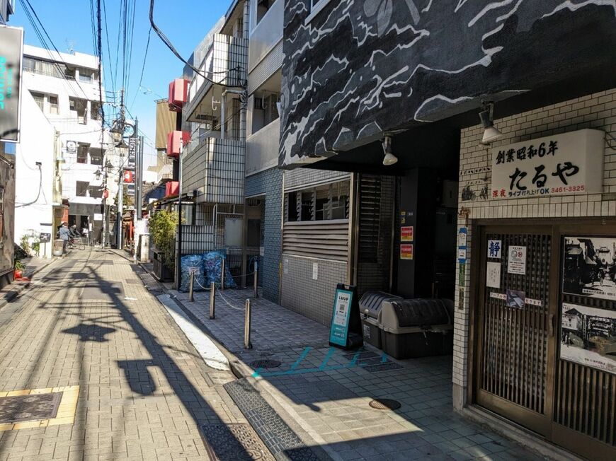ビルのちょっとした空きスペースに現れるポート