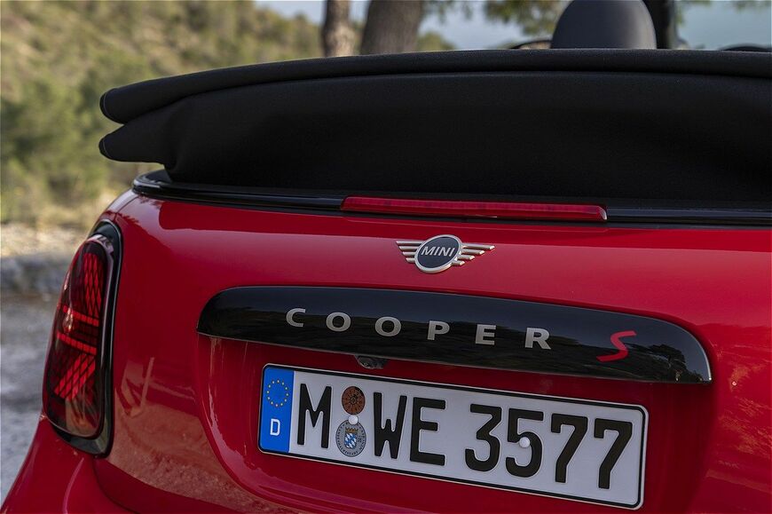MINI（ミニ）の新型「ミニ・クーパー・コンバーチブルS」（写真：MINI）