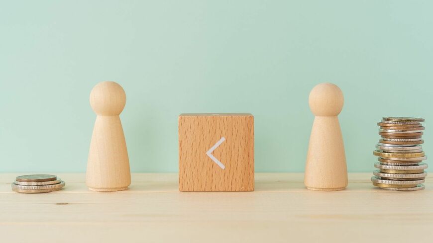 拡大する所得格差を是正するにはどうしたらいいだろうか（写真： ELUTAS／PIXTA）