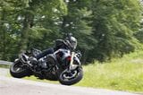 R1300Rの走行シーン。新機能DSAの威力も相まって軽快でスポーティな走りが楽しめる。Rシリーズ最強のハンドリングマシンと言っていいだろう（写真：BMW MOTORRAD）