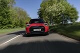 最高出力は190kW、最大トルクは350Nmで前輪を駆動（写真：MINI）