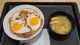 松屋の「今治焼豚玉子飯」。今治片山店にて（筆者撮影）