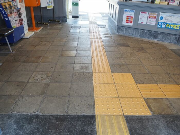 床面は開業時から残る石を使い張り直した