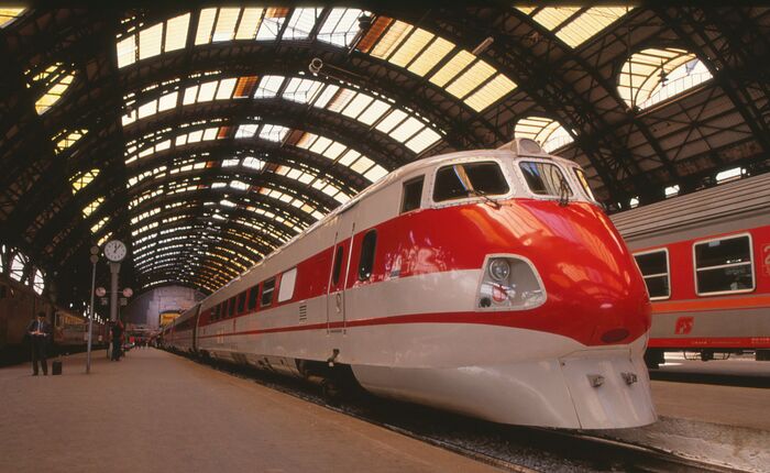 イタリアの高速列車ETR450。車体傾斜装置を備える