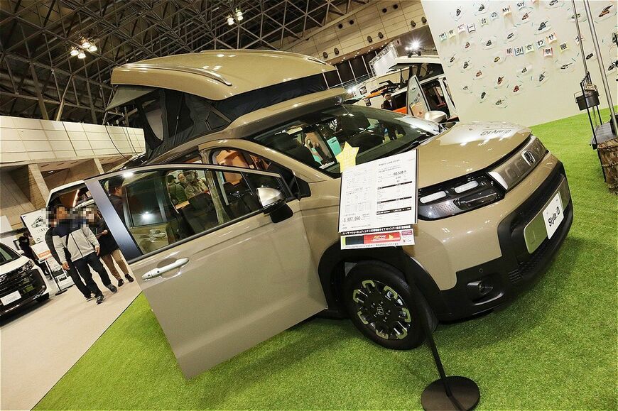 ジャパンキャンピングカーショー2025にホワイトハウスキャンパーが展示していたホンダ「フリード クロスター」をベースにしたキャンピングカー（筆者撮影）
