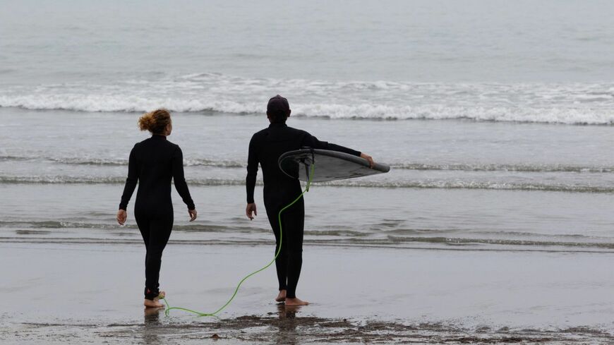 五輪初のサーフィン競技。競技開催後の千葉・一宮町を訪れた筆者が感じたこととは（写真：Dane Gillett／iStock）この記事の画像を見る(◯枚)