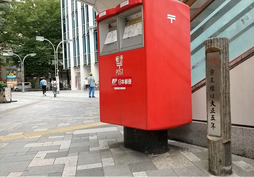 府中駅北口にある玉南電鉄の駅跡を示す碑（撮影：南正時）