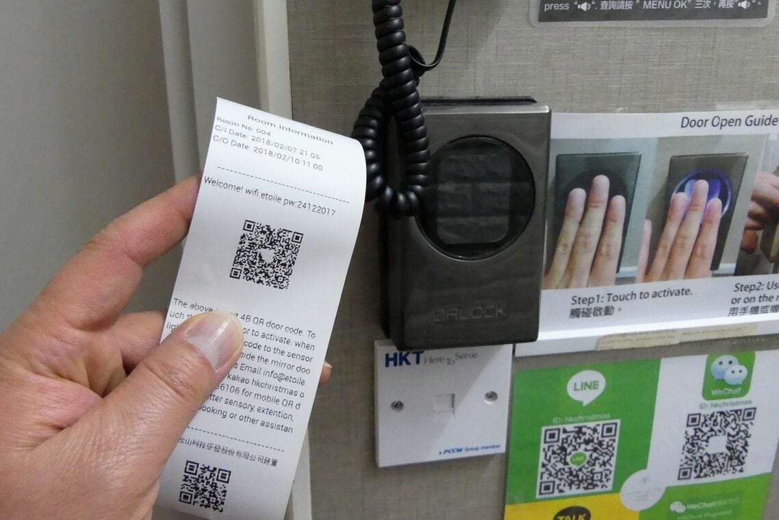 宿のレシートのQRコードが玄関の鍵に（香港）