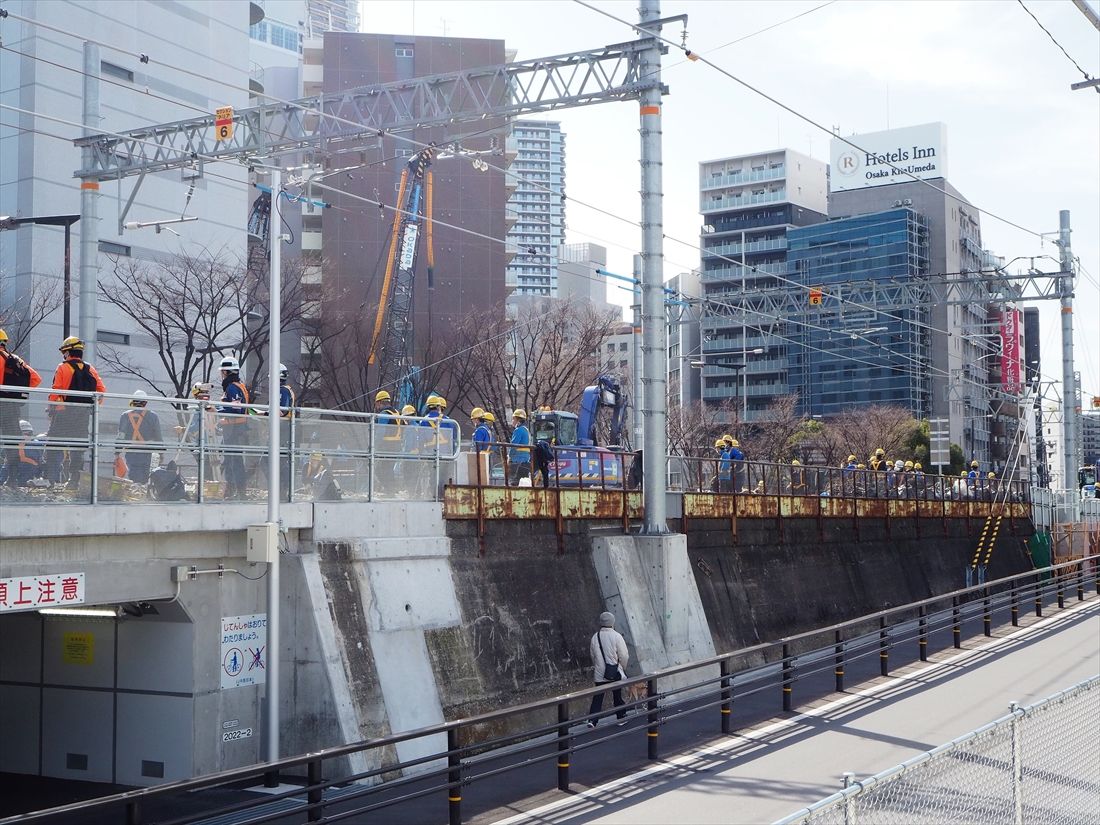 線路の切り替え工事は新大阪側でも行われた（記者撮影）