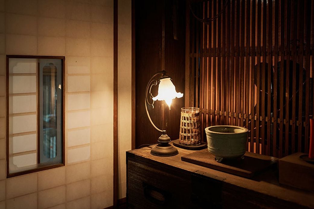 江戸時代や明治時代の家具も愛用し、センスよく住みこなしている（写真撮影／相馬ミナ）