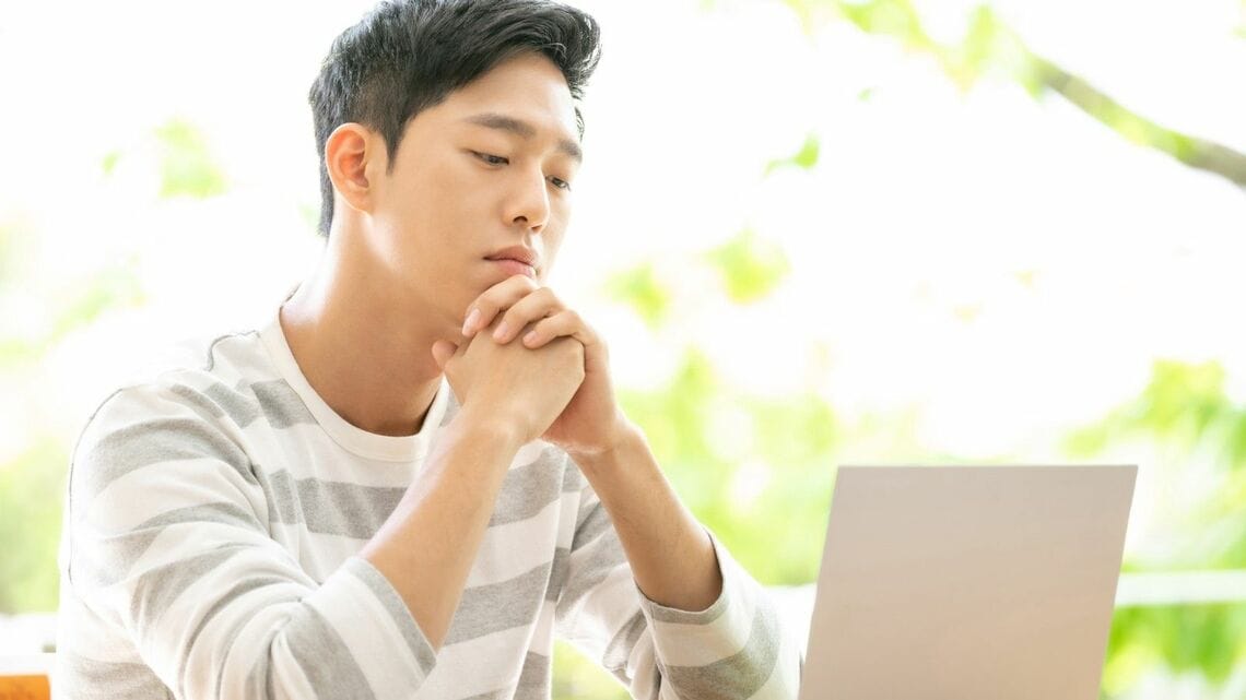 わからないことは何でもネットで……それは本当に正しいことなのでしょうか（写真：topic_kong／PIXTA）