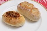 ベーカリーレストランサンマルクの食べ放題焼きたてパン。バケット、スパイシーハーブパン（筆者撮影）