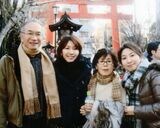 未和さんが亡くなる前年の2012年、家族での初詣の写真。左から佐戸守さん、めぐみさん、恵美子さん、未和さん。東京杉並区の大宮八幡宮にて（写真：遺族提供）
