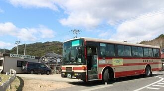 岩手県北バス､狭い山道走る｢大型バス｣の運転技