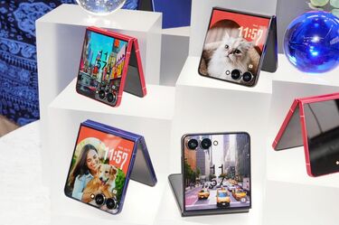 GALAXY スマホ12台 まとめて 防水・おサイフケータイ対応、折りたたみスマホ「Galaxy Z Fold3