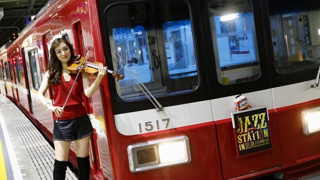 京急｢ジャズ電車｣で川崎は音楽の街になるか