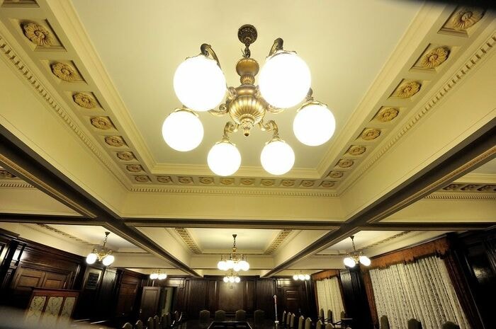 照明も創建時のものが使用されている