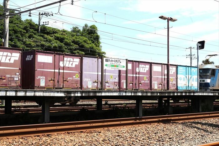 鹿島サッカースタジアム駅に着いた貨物列車