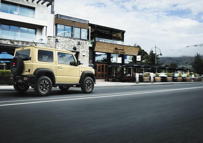 スズキ ジムニーシエラ（写真：スズキ）