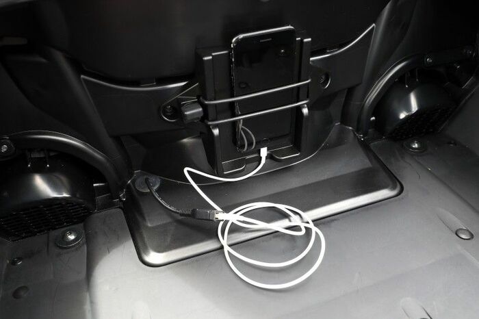 iPhoneを接続してApple Carplayも可能
