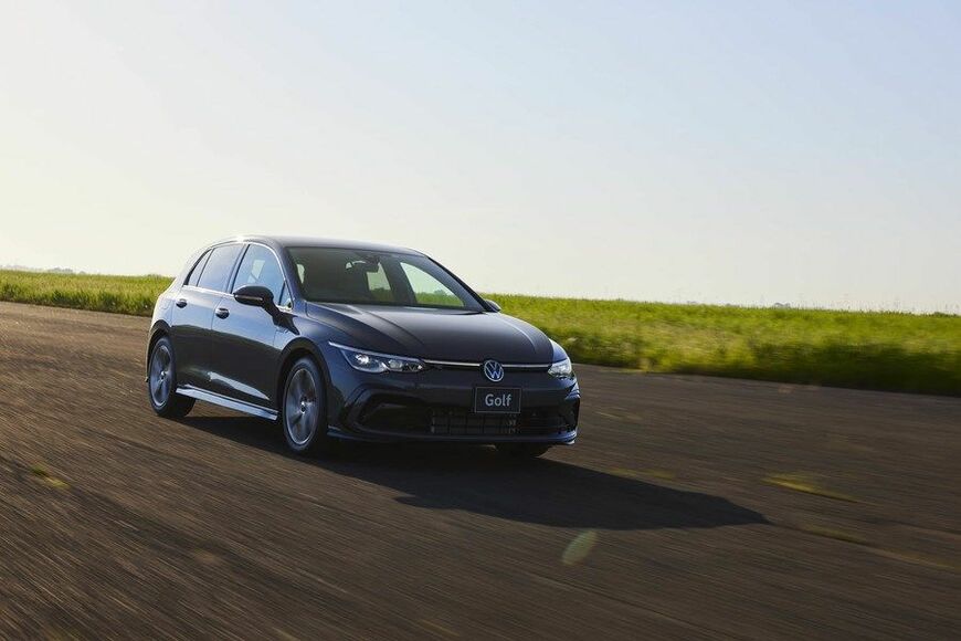 新型ゴルフ8の走行シーン（写真：Volkswagen）