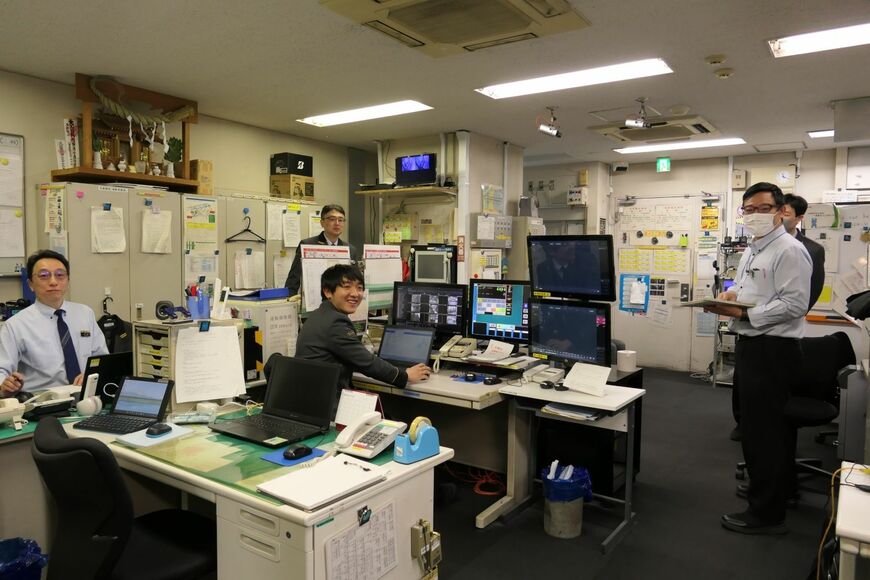 登戸駅の事務室（記者撮影）