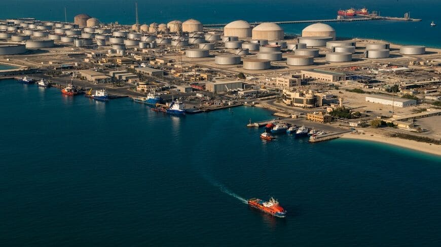 サウジアラビア東部ダーランの石油施設＝サウジアラムコ提供（写真： AFP＝時事）