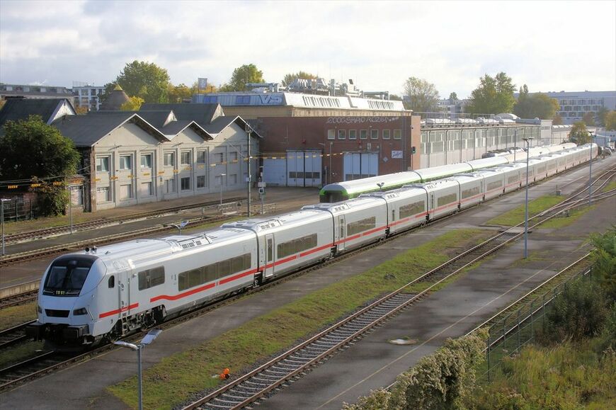 2025年冬に運行を開始したドイツ鉄道の新型客車列車「ICE L」（撮影：橋爪智之）