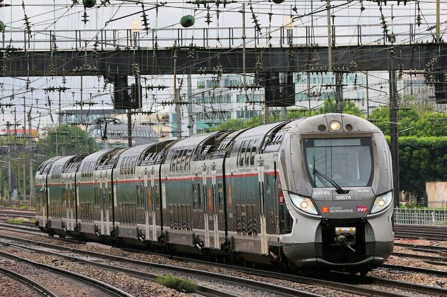 平屋の車両と2階建て車両を巧妙に組み合わせたフランスの「Regio 2N」（撮影：橋爪智之）