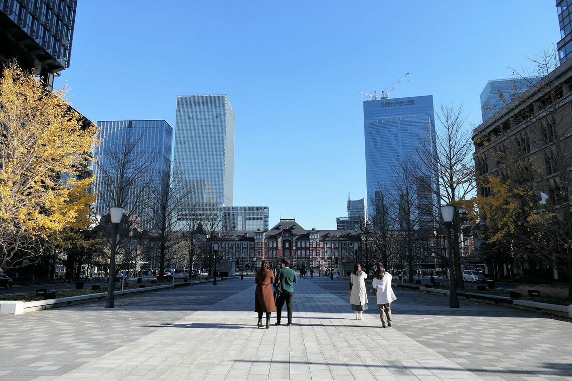 皇居側から見た東京駅の背景も大きく変わりそうだ（記者撮影）