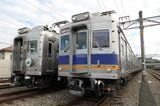 6023編成はほかの一般車両と同じ青とオレンジのライン（記者撮影）