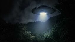 トランプ大統領も調査を指示､著名UFO研究家の自殺で再燃した｢科学者連続失踪説｣の真偽