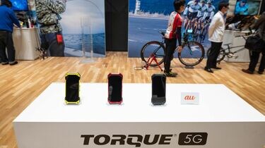 京セラ｢ガラパゴス｣スマホがたどり着いた境地 バッテリー交換可､石鹸で