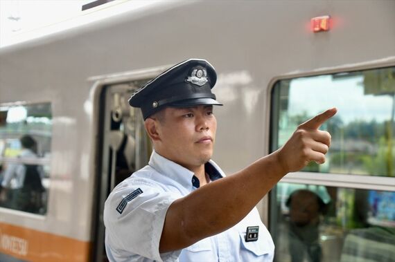近鉄ライナーズ 松田一真選手 駅員