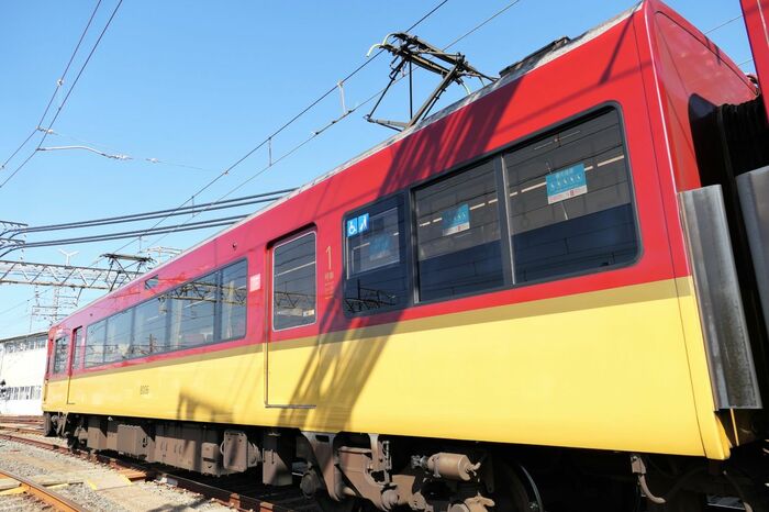 8000系は2つドアの車両