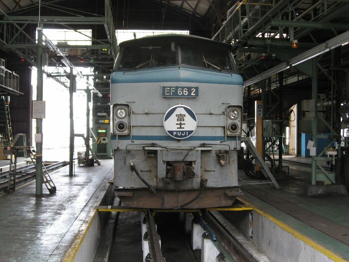 JR貨物の塗装に塗り替えられた2号機