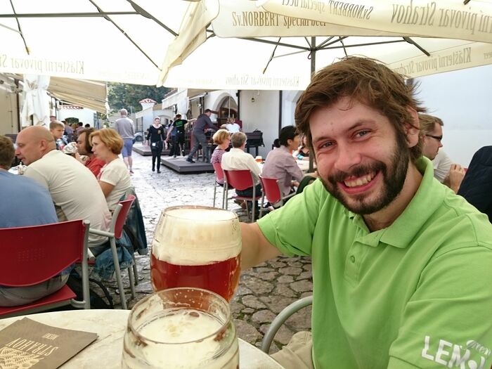 しかしビールジョッキが大きい････