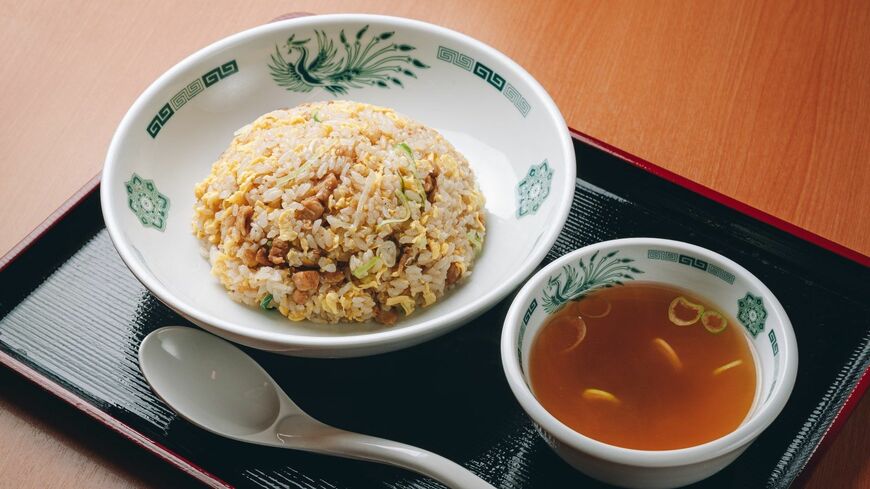 「ラ餃チャ」のしんがりを担うチャーハン。珍しい調理方法と、意外なルーツを持つ具材をご存じでしょうか？（画像提供：ハイデイ日高）