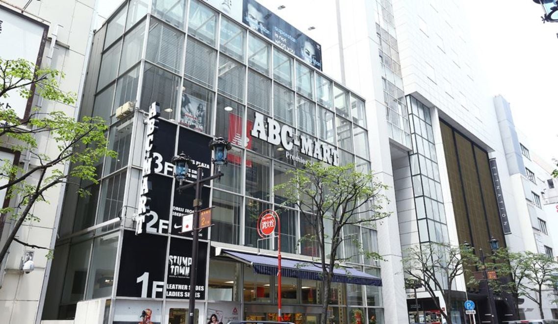 ABCマートの旗艦店の一つ、プレミアステージ銀座店