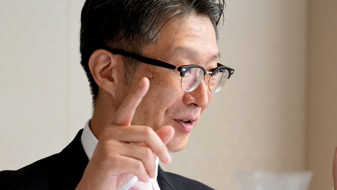 インタビューに答える東芝の島田太郎社長
