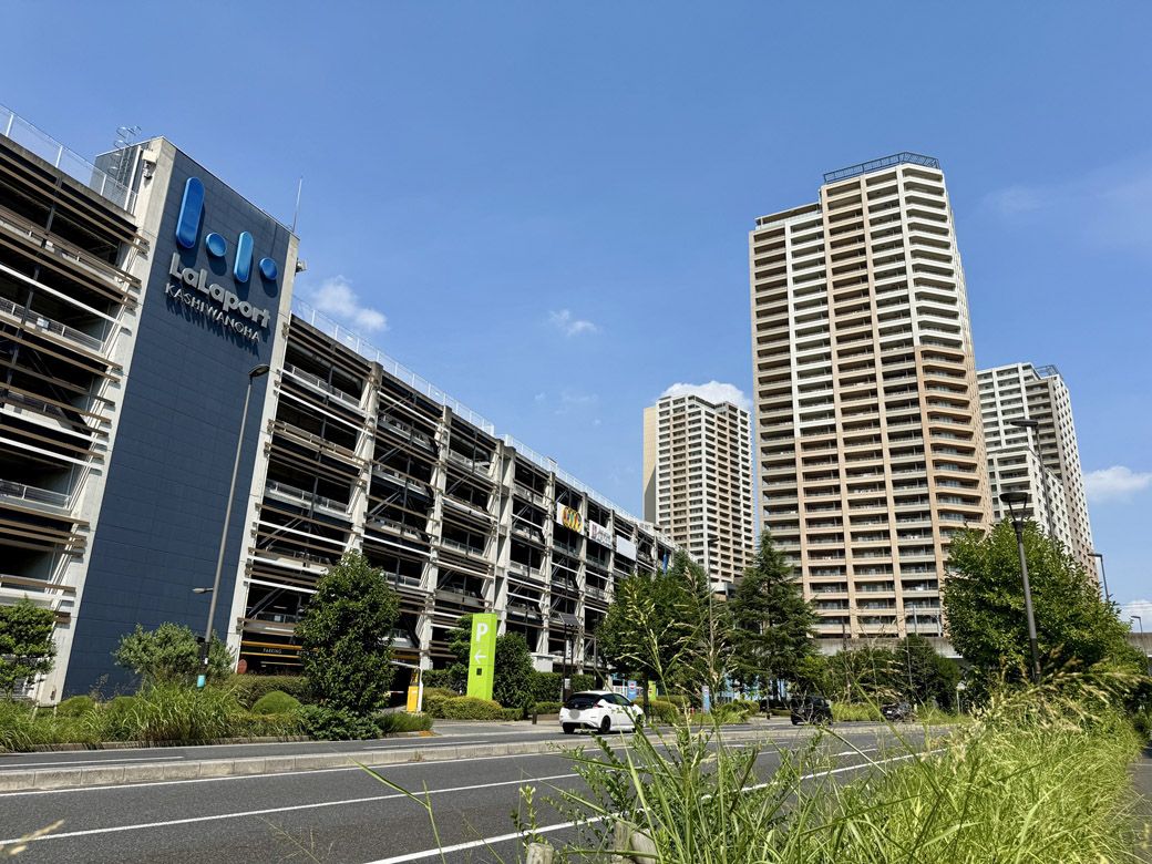 「ららぽーと柏の葉」と地上35階建ての「パークシティ柏の葉キャンパス一番街」