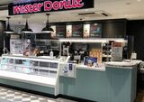 これまで展開してこなかった、駅ナカへの出店を進めているミスタードーナツ。写真はekimo梅田ショップ（写真：ダスキン）