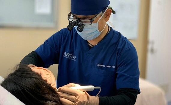 人の手技によって進められる自毛植毛