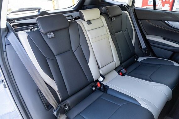 レイバックのリアシート